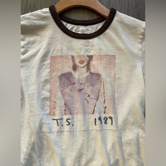 Taylor swift 1989 world tour shirt - Picture 3 of 4